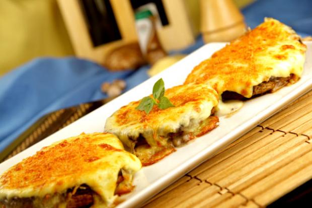receta Champiñones portobello rellenos de bechamel de queso azul gratinados con mozzarella y parmesano