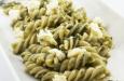 Fusilli con pesto y queso azul (RECETA)