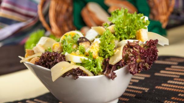 Ensalada verde con emmental