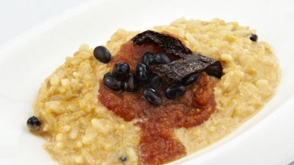 Risotto de tomate y fríjol negro